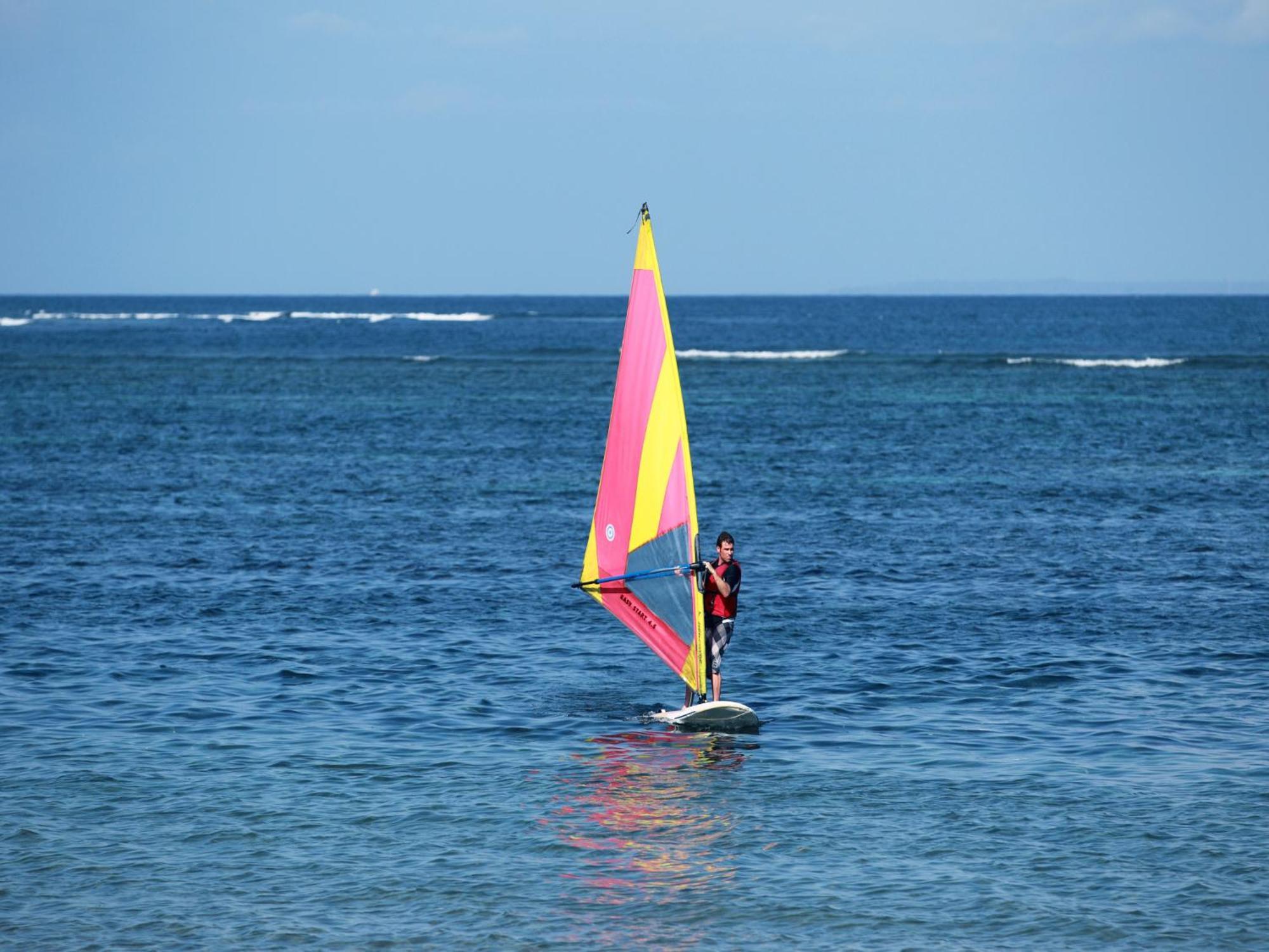 Grand Mirage Resort & Thalasso Bali Nusa Dua  Dış mekan fotoğraf Windsurfer at the beach