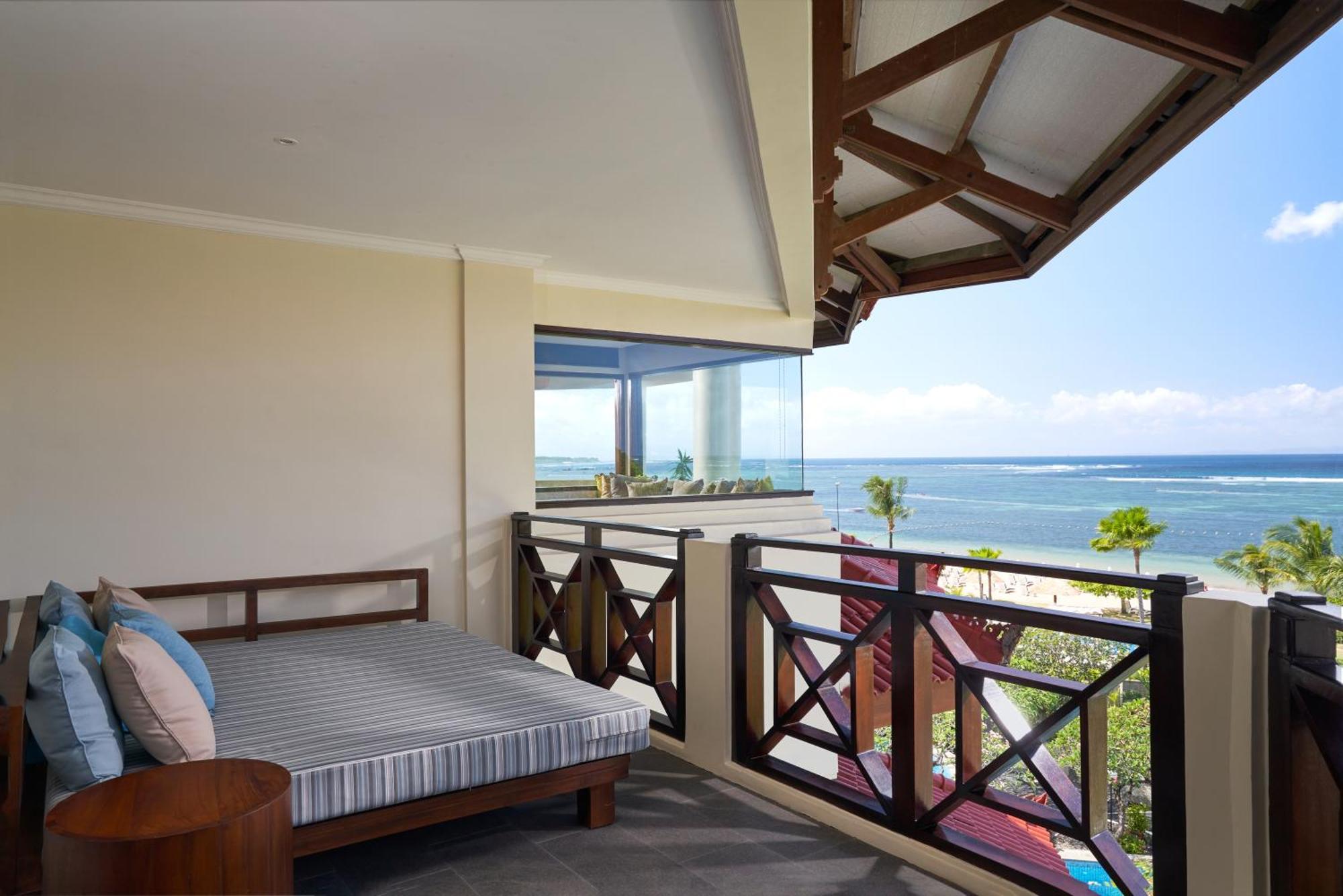 Grand Mirage Resort & Thalasso Bali Nusa Dua  Dış mekan fotoğraf A balcony at a hotel