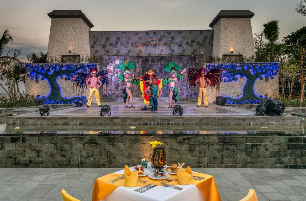 Grand Mirage Resort & Thalasso Bali Nusa Dua  Dış mekan fotoğraf The stage of the resort's main theatre
